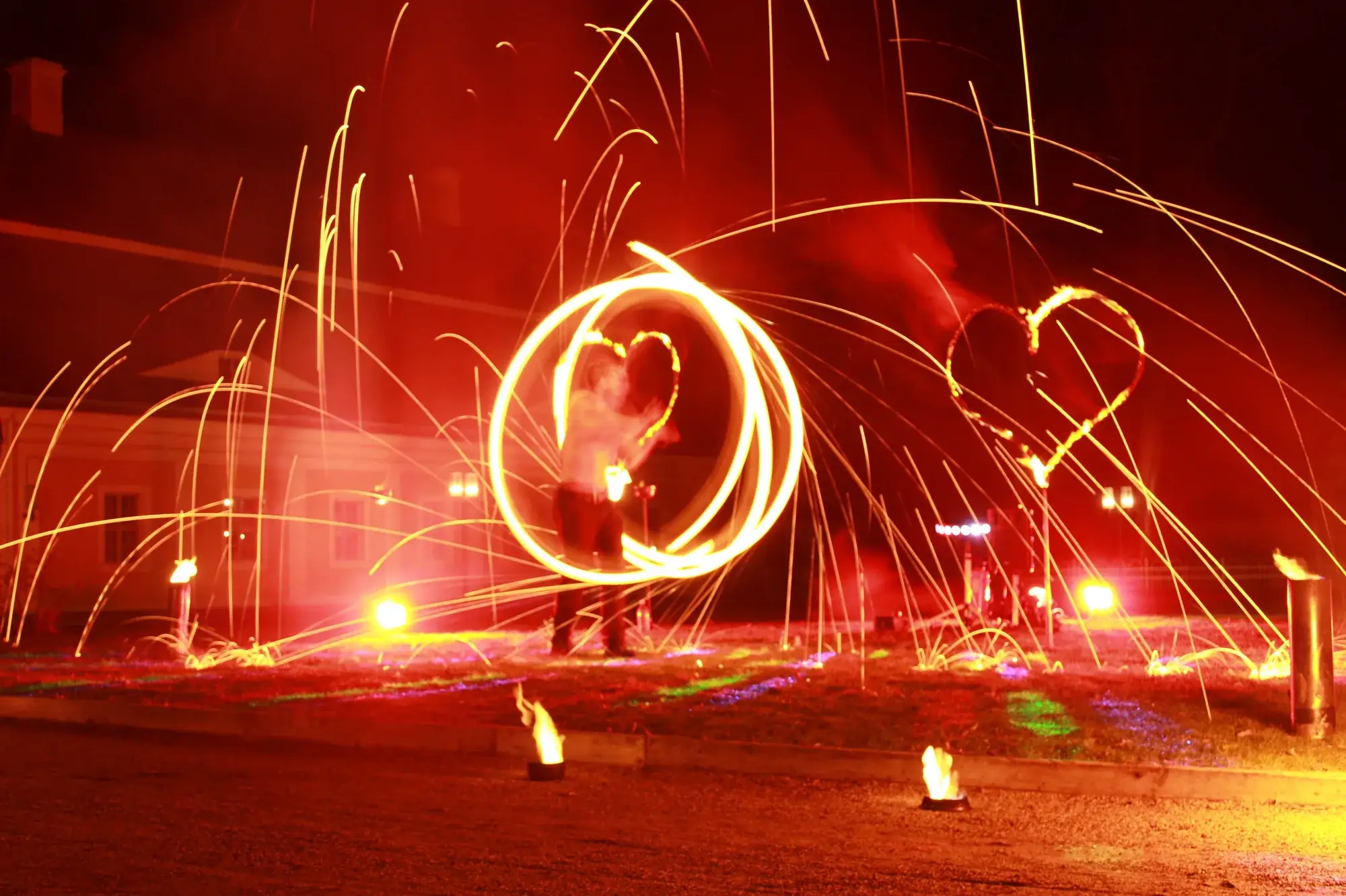 Funkeneffekt während einer Feuershow von 360GRADEVENT